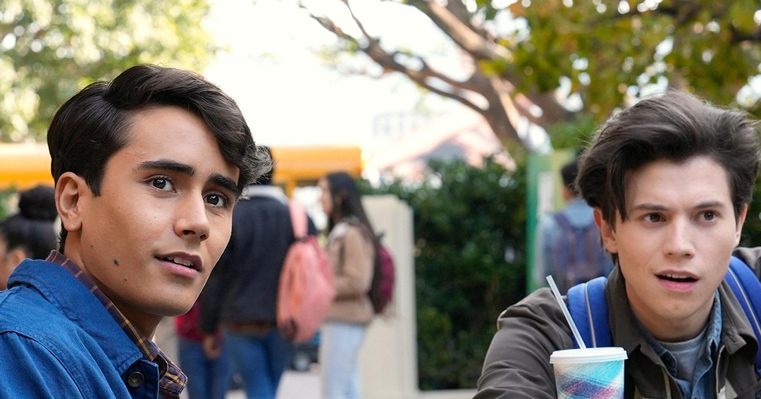 Love, Victor's Cast and Creators Reveal Why its Final Season Is More Important Than Ever - E! Online - NewsOpener